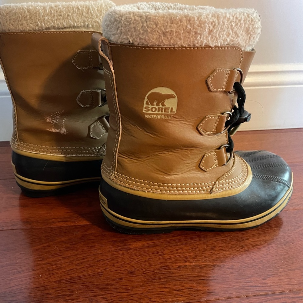 Sorel boots youth size 6=women size 8